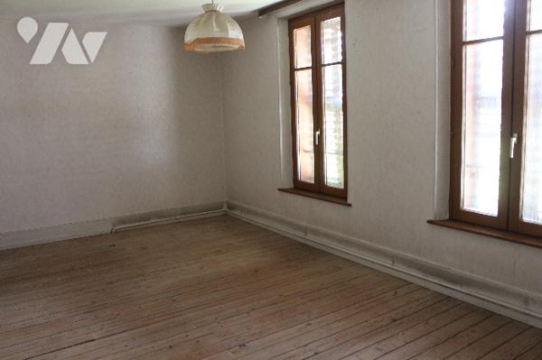 Maison ancienne d'environ début 1900 à rénover avec dépendances et jardin sur 438m² de terrain