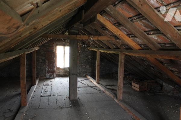 Maison ancienne d'environ début 1900 à rénover avec dépendances et jardin sur 438m² de terrain