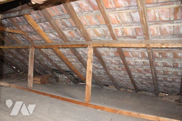 Maison ancienne d'environ début 1900 à rénover avec dépendances et jardin sur 438m² de terrain