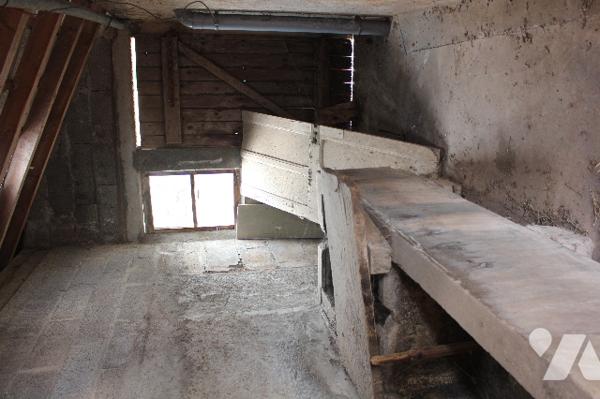 Maison ancienne d'environ début 1900 à rénover avec dépendances et jardin sur 438m² de terrain