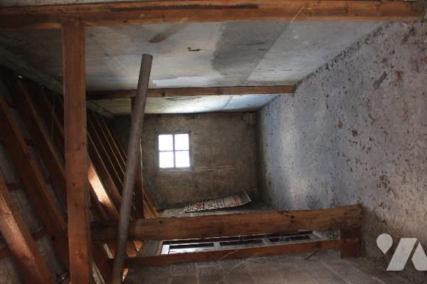 Maison ancienne d'environ début 1900 à rénover avec dépendances et jardin sur 438m² de terrain