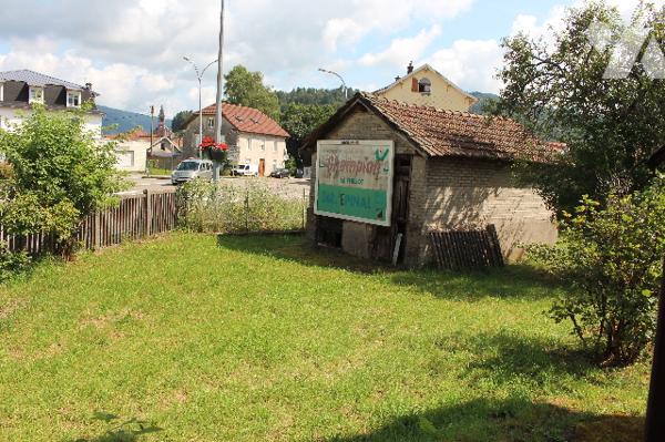 Maison ancienne d'environ début 1900 à rénover avec dépendances et jardin sur 438m² de terrain