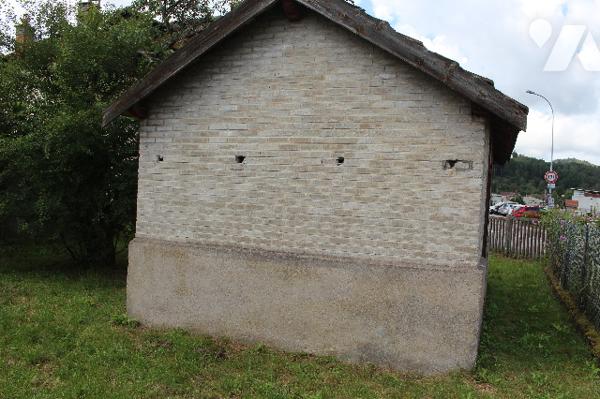 Maison ancienne d'environ début 1900 à rénover avec dépendances et jardin sur 438m² de terrain