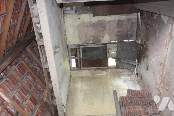 Maison ancienne d'environ début 1900 à rénover avec dépendances et jardin sur 438m² de terrain