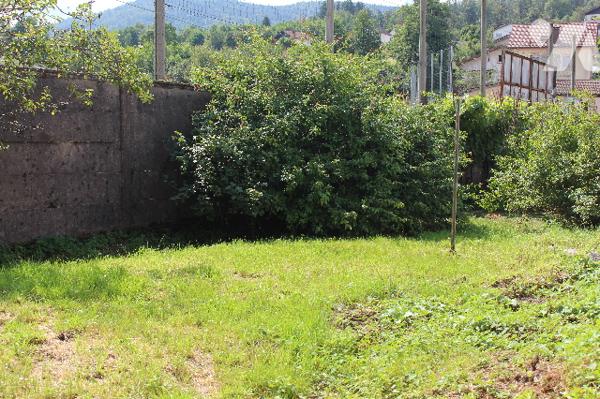 Maison ancienne d'environ début 1900 à rénover avec dépendances et jardin sur 438m² de terrain