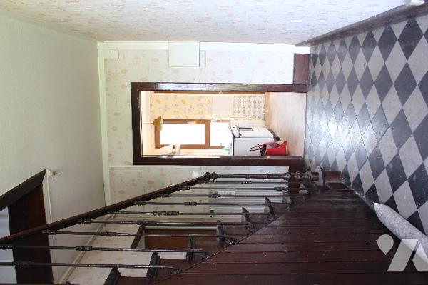 Maison ancienne d'environ début 1900 à rénover avec dépendances et jardin sur 438m² de terrain