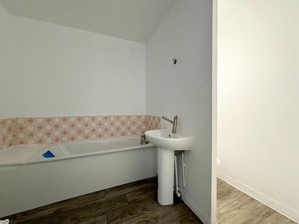 STUDIO A VENDRE A PLAISIR - GARE GRIGNON - DERNIER ETAGE