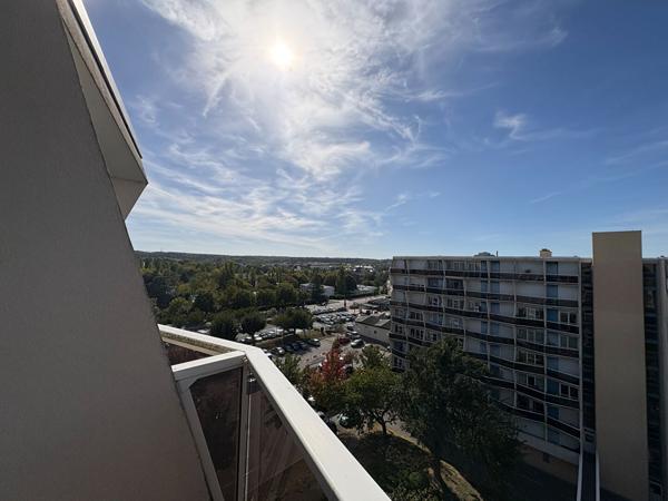 STUDIO A VENDRE A PLAISIR - GARE GRIGNON - DERNIER ETAGE