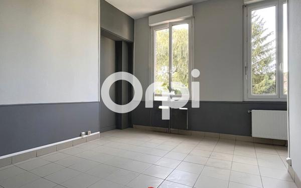 Maison à vendre    5 pièces • 657 m2 La Fère
