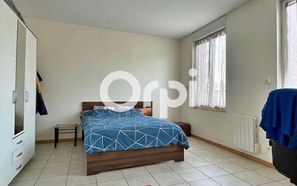 Maison à vendre    5 pièces • 657 m2 La Fère