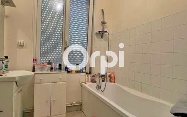 Maison à vendre    5 pièces • 657 m2 La Fère