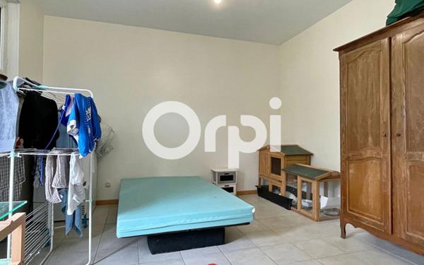 Maison à vendre    5 pièces • 657 m2 La Fère