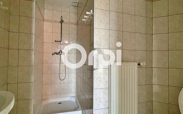 Maison à vendre    5 pièces • 657 m2 La Fère