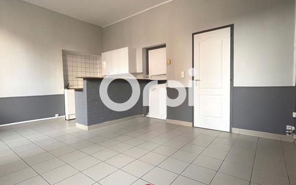 Maison à vendre    5 pièces • 657 m2 La Fère