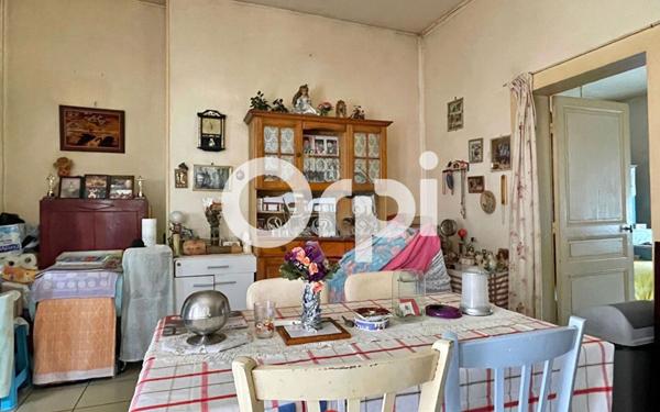 Maison à vendre    5 pièces • 657 m2 La Fère