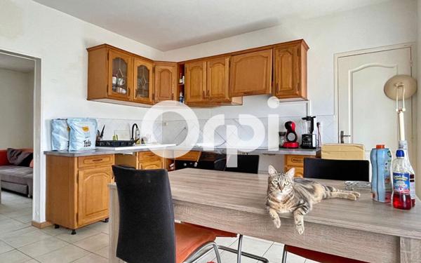 Maison à vendre    5 pièces • 657 m2 La Fère