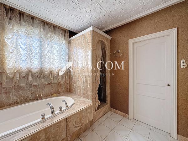 Maison 11 pièce(s) 5 chambre(s) 398 m²