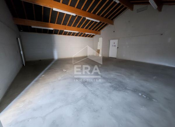 Local commercial Senozan 220 m2 (bureaux, garages, stockages...)