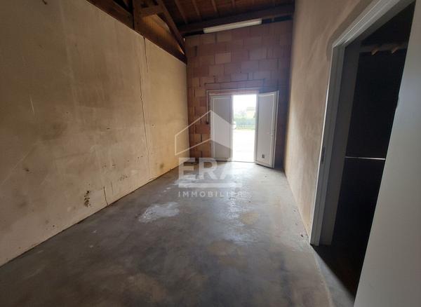 Local commercial Senozan 220 m2 (bureaux, garages, stockages...)