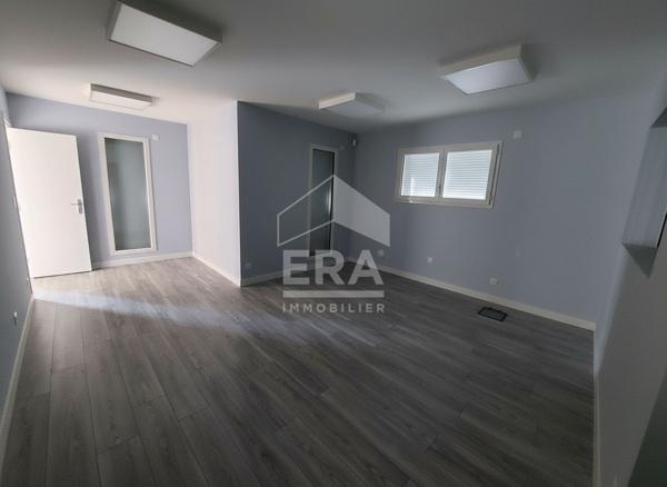 Local commercial Senozan 220 m2 (bureaux, garages, stockages...)