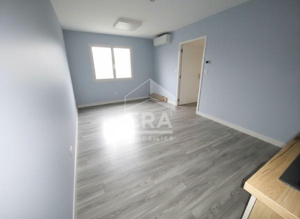 Local commercial Senozan 220 m2 (bureaux, garages, stockages...)