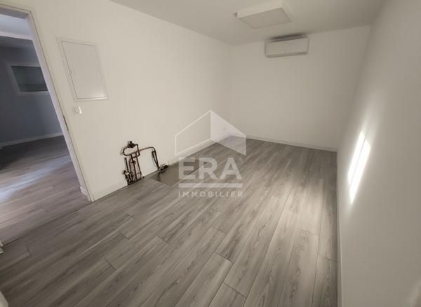 Local commercial Senozan 220 m2 (bureaux, garages, stockages...)