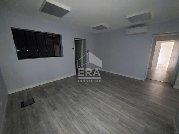 Local commercial Senozan 220 m2 (bureaux, garages, stockages...)