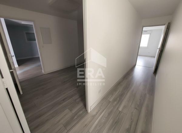 Local commercial Senozan 220 m2 (bureaux, garages, stockages...)