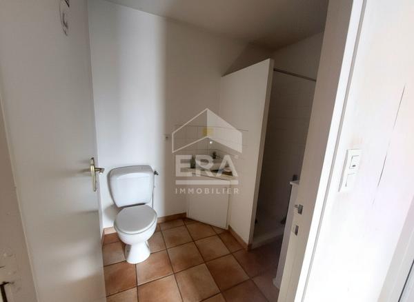 Local commercial Senozan 220 m2 (bureaux, garages, stockages...)