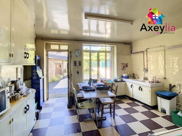 Ferrières-sur-Sichon (03250) A VENDRE - FERRIERES-SUR-SICHON - IMMEUBLE AVEC COMMERCE, APPARTEMENT TYPE 5 ET JARDIN