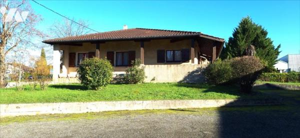 VIC-FEZENSAC, villa centre ville de 200m² + 160m² sous-sol sur terrain de 1923m²