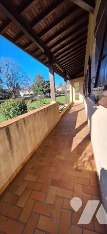 VIC-FEZENSAC, villa centre ville de 200m² + 160m² sous-sol sur terrain de 1923m²