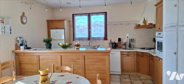 VIC-FEZENSAC, villa centre ville de 200m² + 160m² sous-sol sur terrain de 1923m²