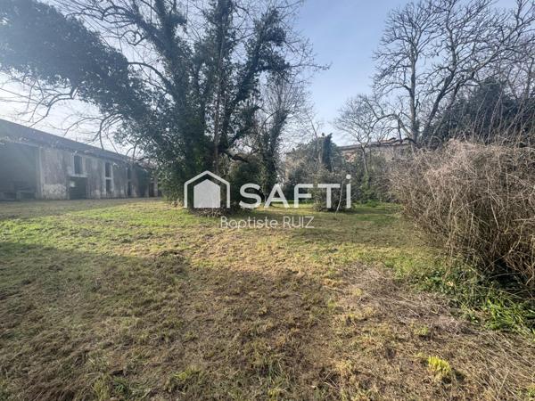 Ensemble de dépendances 600m2 sur 7500 de terrain