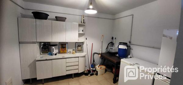 Grande maison traditionnelle et dépendances