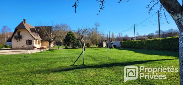 Grande maison traditionnelle et dépendances