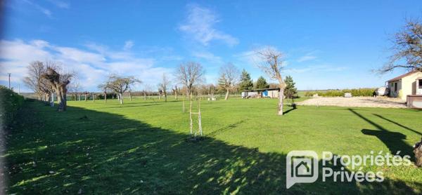 Grande maison traditionnelle et dépendances