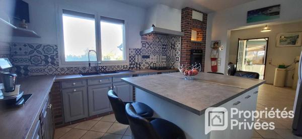 Grande maison traditionnelle et dépendances