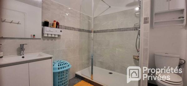 Grande maison traditionnelle et dépendances