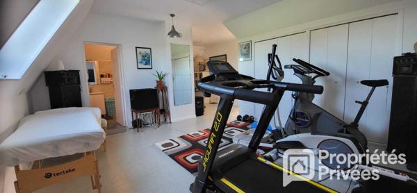 Grande maison traditionnelle et dépendances