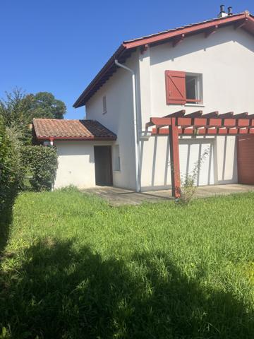 Mouguerre (64990) Charmante maison mitoyenne avec jardin et terrasse
