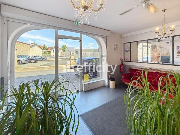 Local Commercial
        
        - 178 m² 119 000 € *