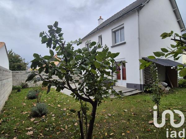 Maison traditionnelle 6 pièces de 132 m² à Le Pellerin (44640)