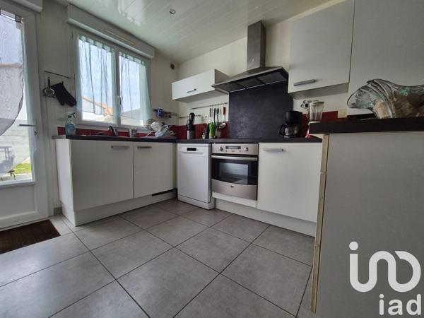 Maison traditionnelle 6 pièces de 132 m² à Le Pellerin (44640)