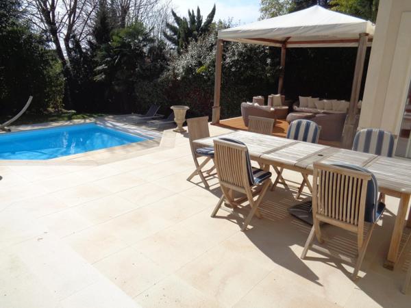 Propriété d'Exception située au Centre-Ville de Montmorency au Calme Absolu