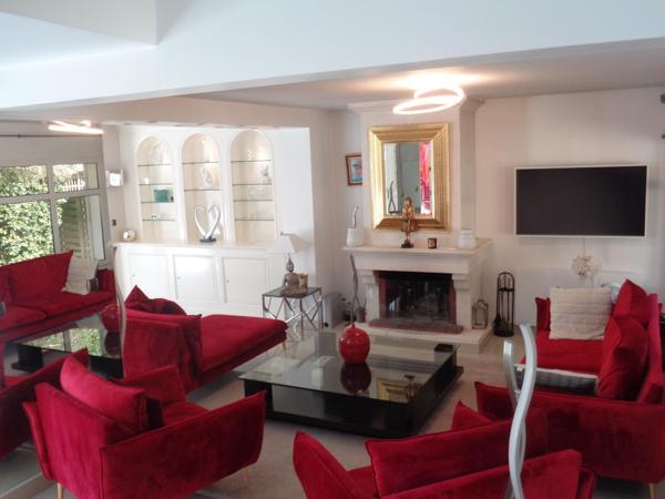 Propriété d'Exception située au Centre-Ville de Montmorency au Calme Absolu