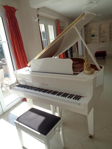 Propriété d'Exception située au Centre-Ville de Montmorency au Calme Absolu