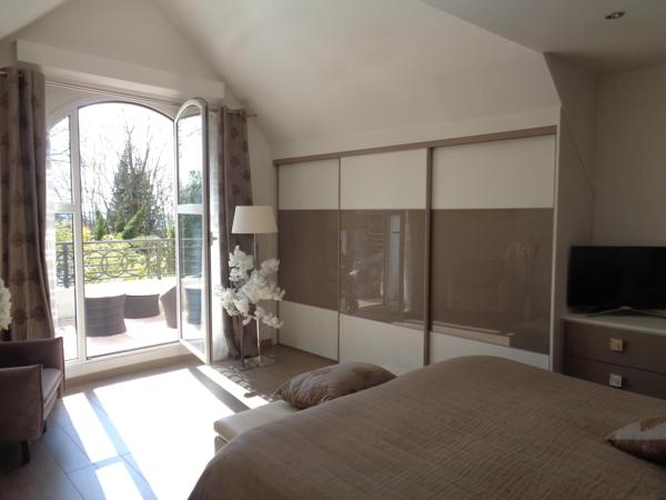 Propriété d'Exception située au Centre-Ville de Montmorency au Calme Absolu