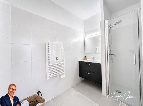Appartement  3 pièces climatisé avec grande terrasse et garage