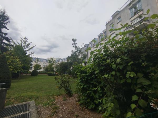 Bel Appartement en Rez-de-Jardin au calme près de la Gare de Cergy-le-Haut
